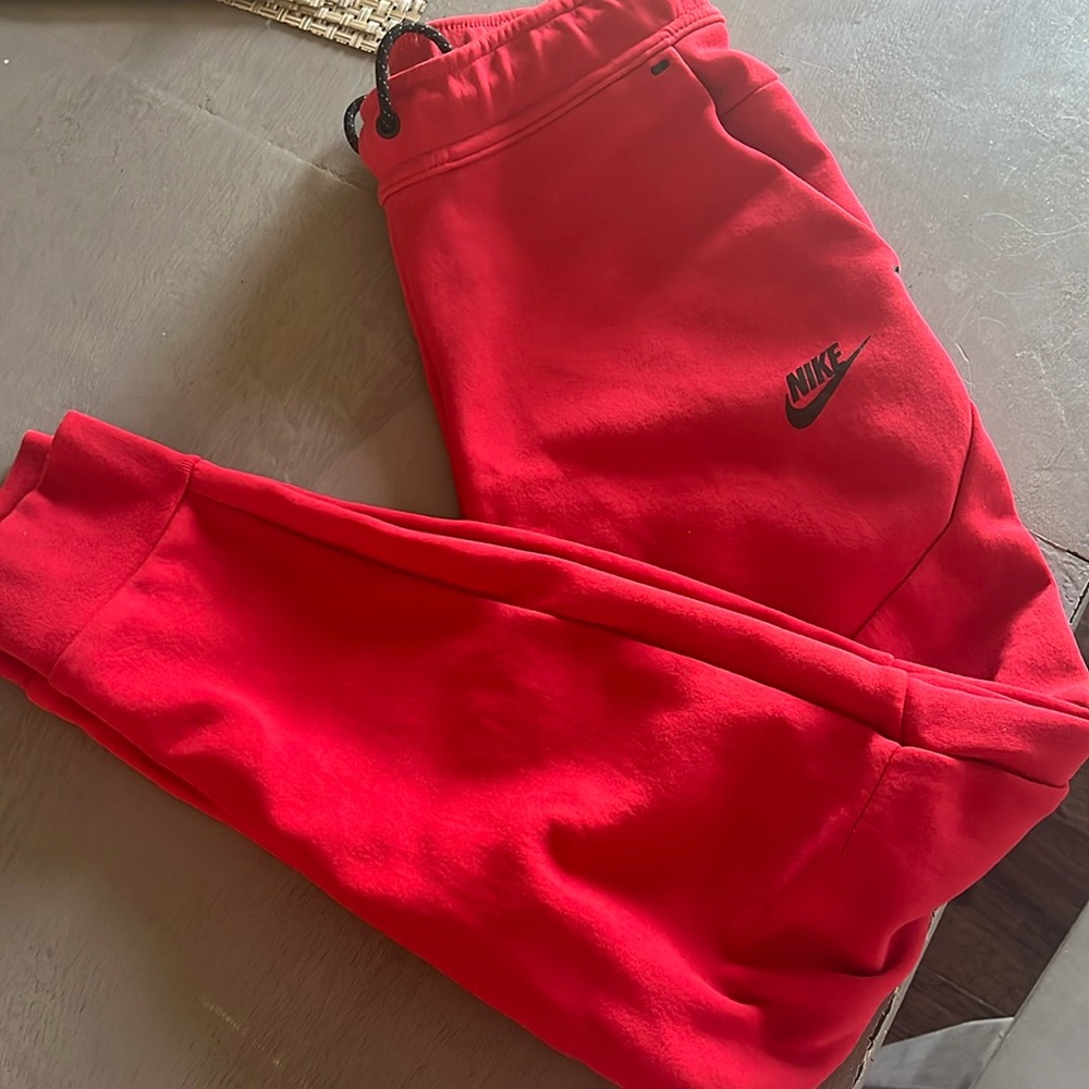 Nike tech red. Size M men’s NWOT